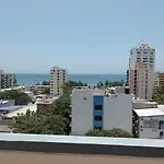 Acogedor apartamento con excelente vista al mar.